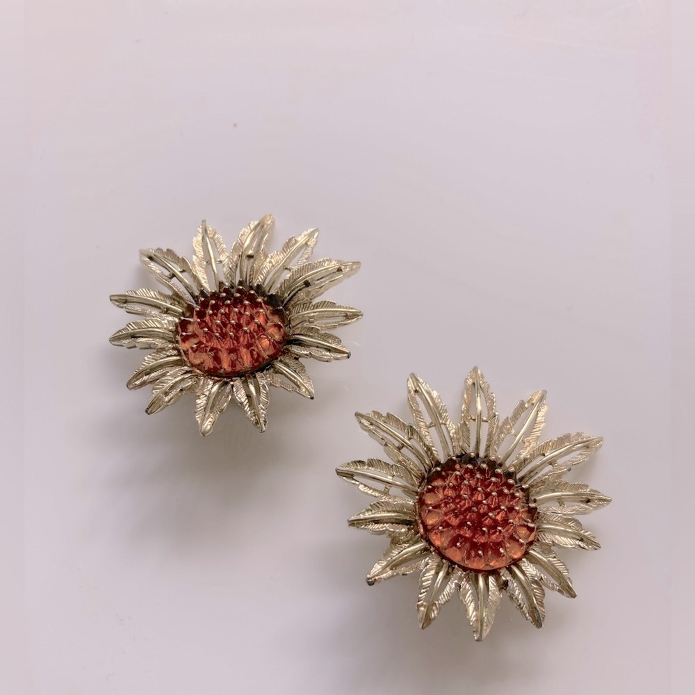 Vintage 60s 70s mcm Sarah Coventry gold tone sunflower statement clip ons